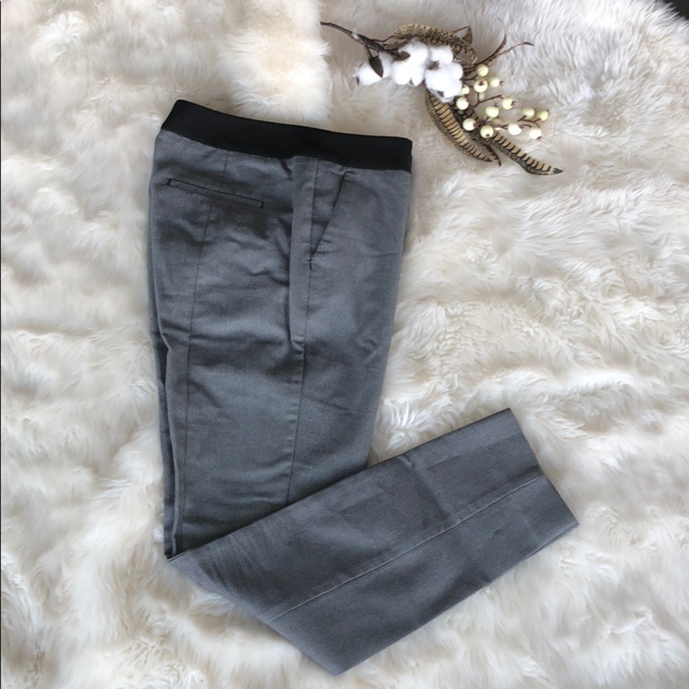 Express, black and white. Stretchy capris.